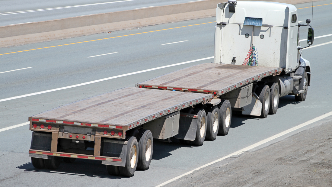 How Flatbed Operators Win Steady Contracts Across California’s Biggest Industries